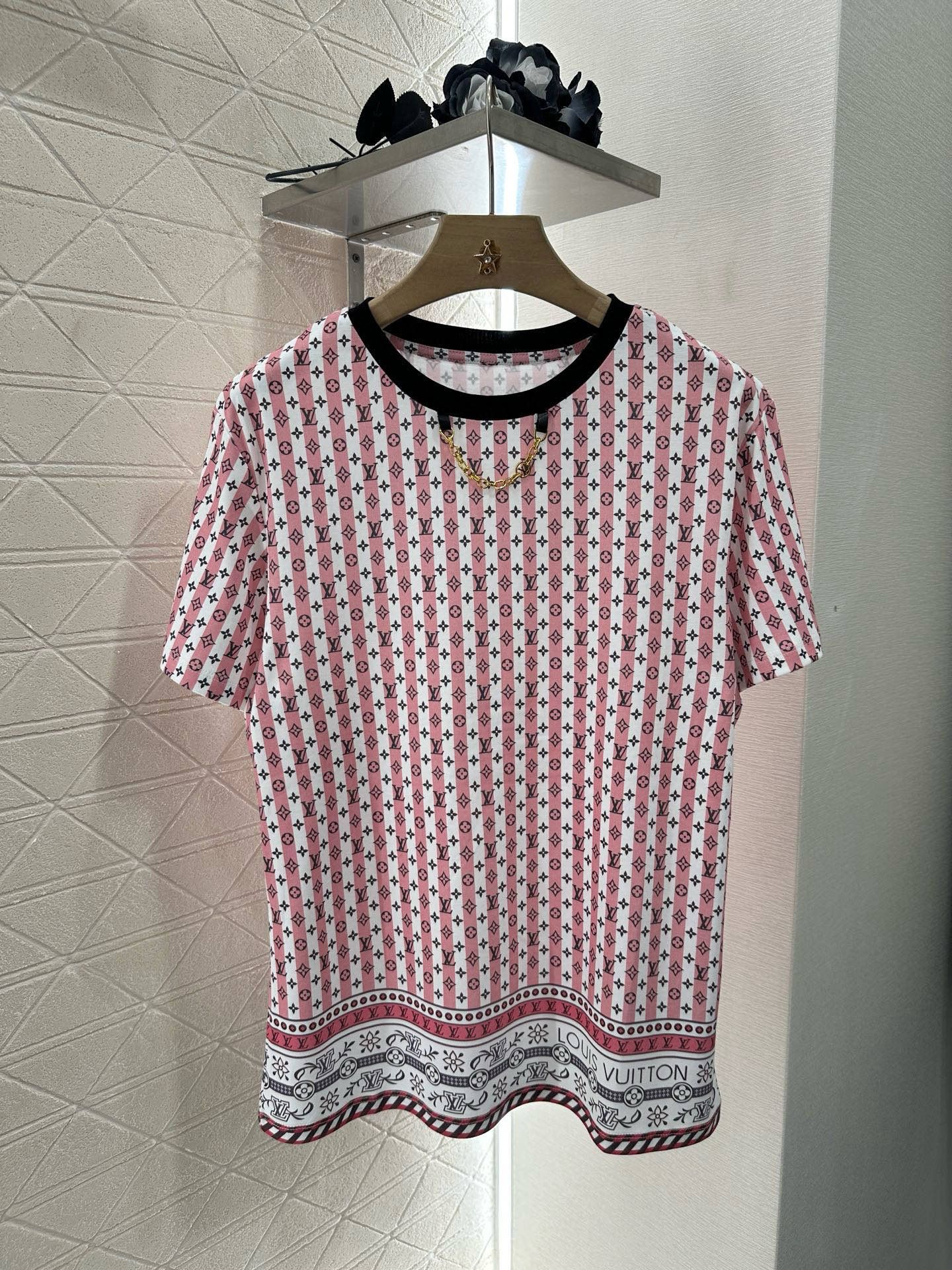 ルイヴィトン 半袖tシャツ 総柄 レディース オシャレ A30574