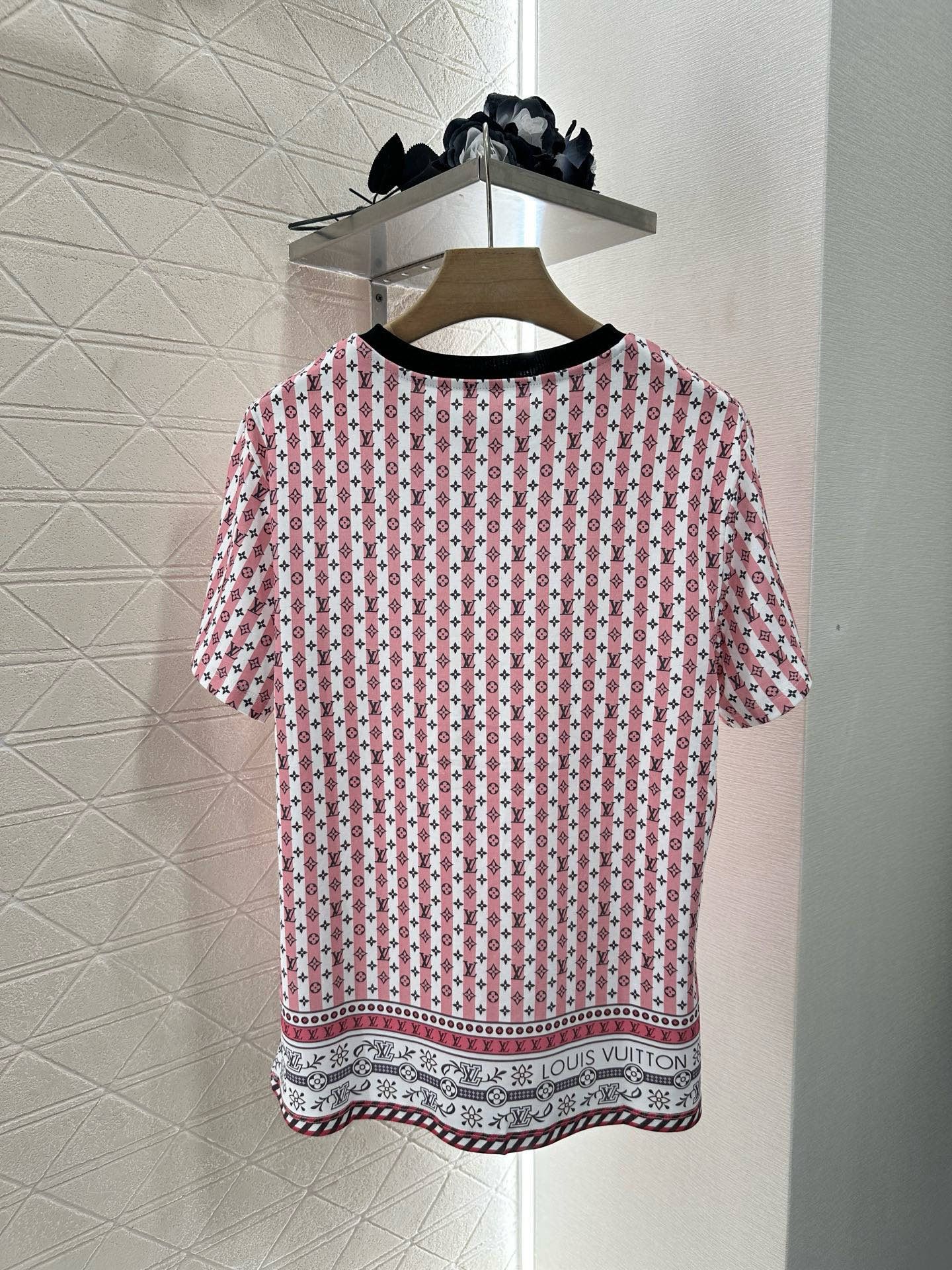 ルイヴィトン 半袖tシャツ 総柄 レディース オシャレ A30574