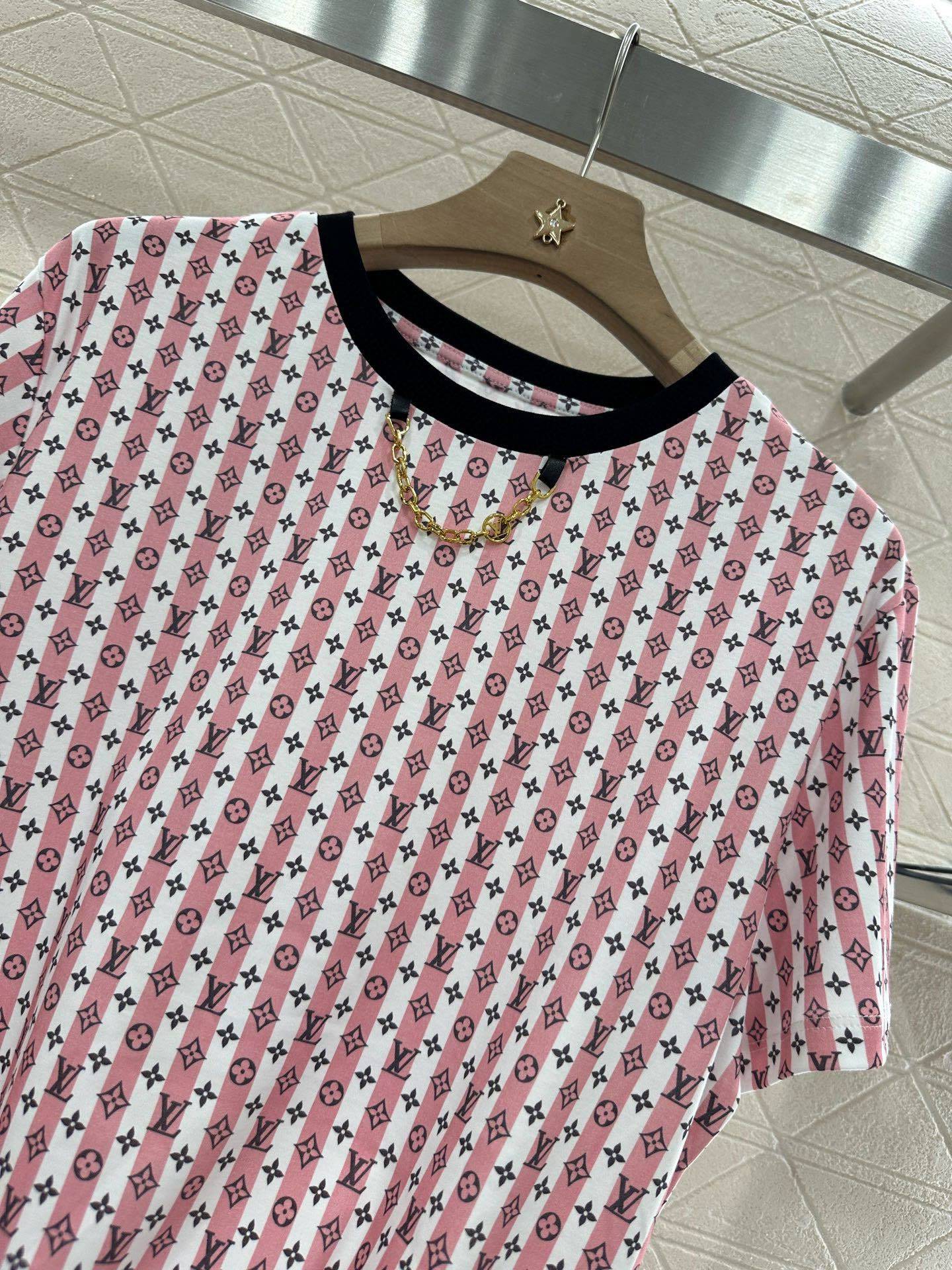 ルイヴィトン 半袖tシャツ 総柄 レディース オシャレ A30574