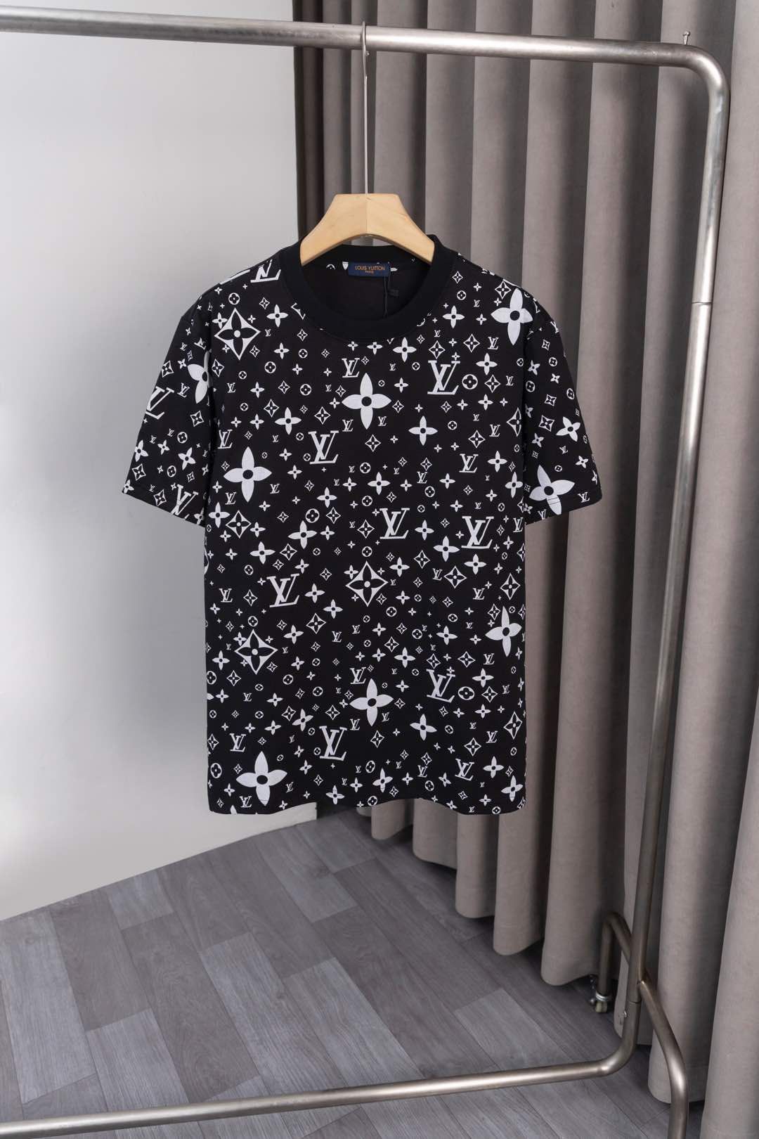 ルイヴィトン 半袖Tシャツ コットン 総柄 A30622
