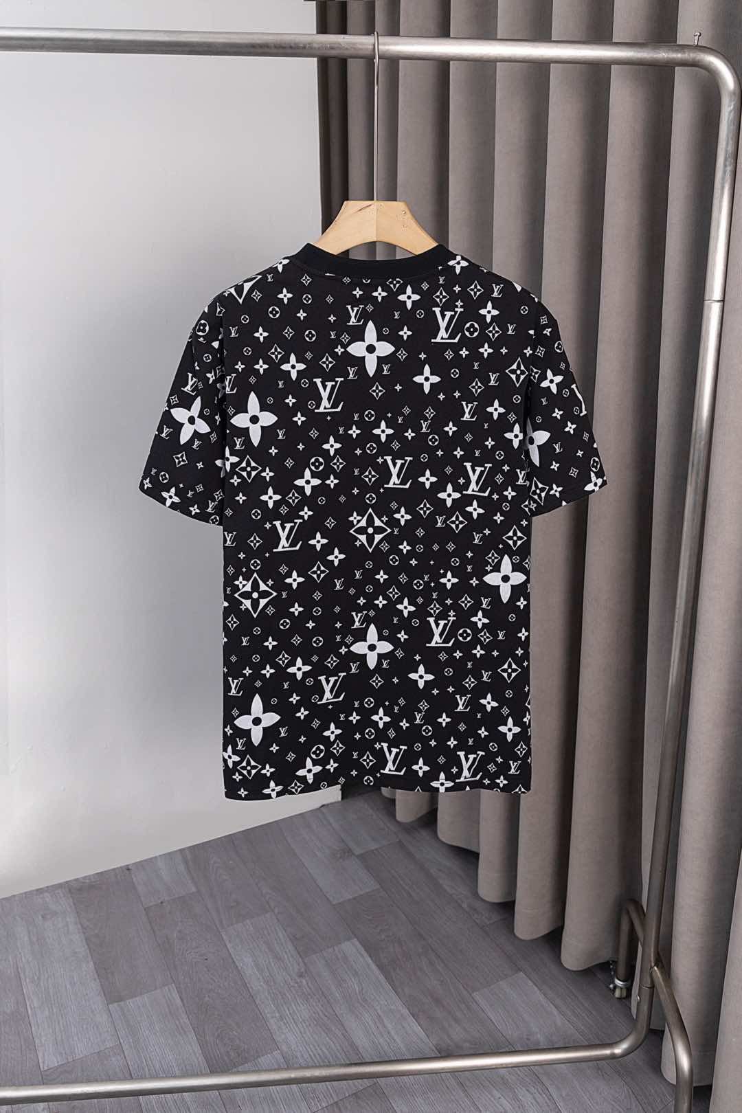 ルイヴィトン 半袖Tシャツ コットン 総柄 A30622