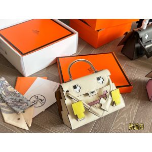 エルメス Kellydoll ショルダーバッグ ミニバッグ 可愛い A30618
