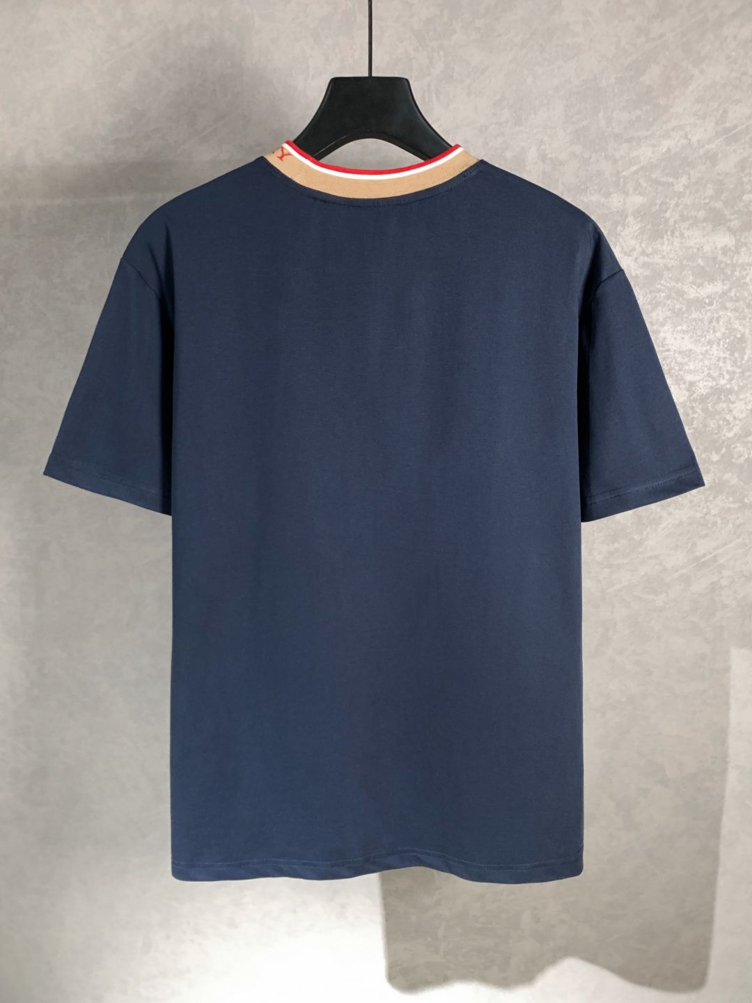 バーバリー 半袖Tシャツ ラウンドネック 刺繍ロゴ A30627