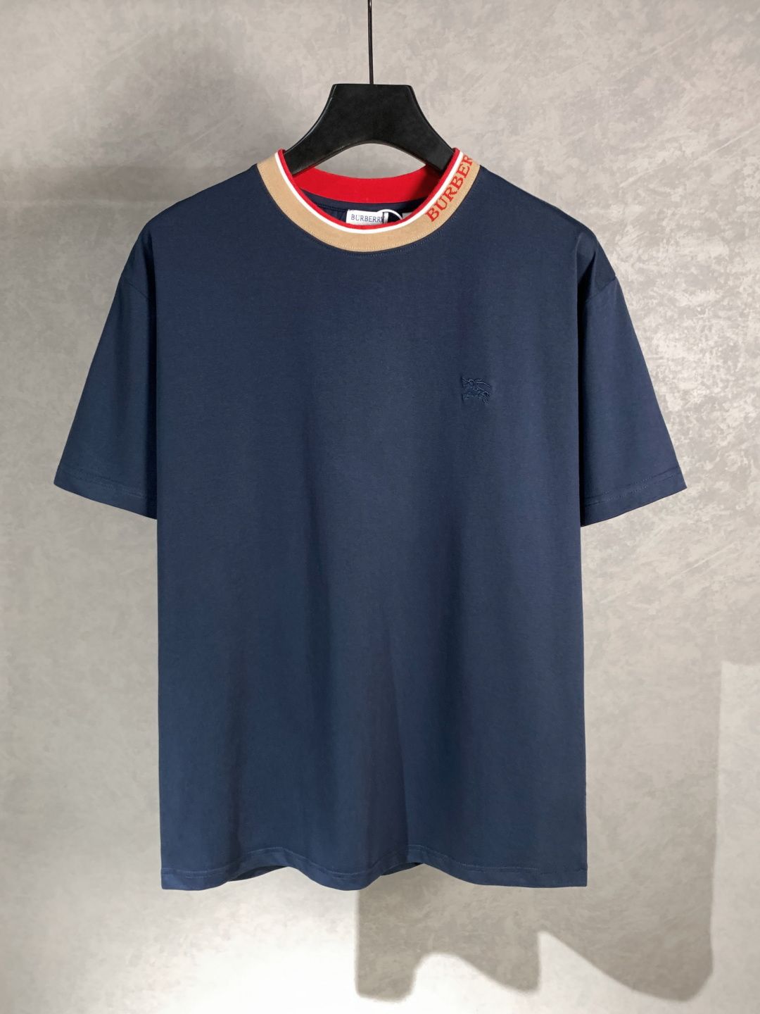 バーバリー 半袖Tシャツ ラウンドネック 刺繍ロゴ A30627