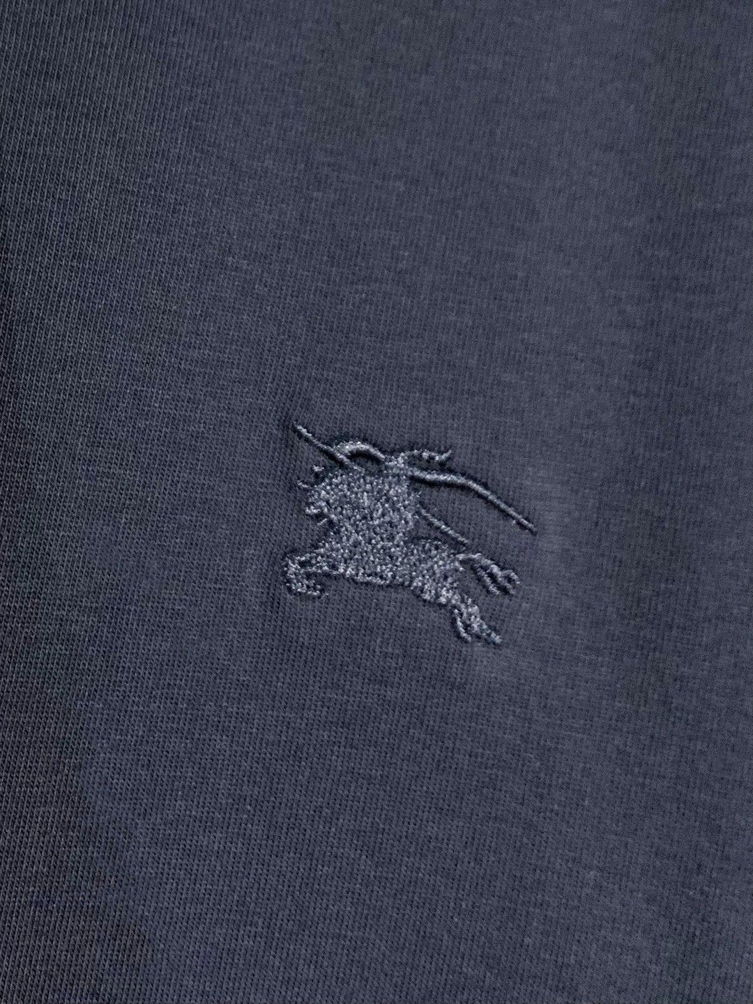 バーバリー 半袖Tシャツ ラウンドネック 刺繍ロゴ A30627