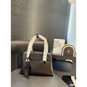 ミュウミュウ ハンドバッグ レザー 高品質 オシャレ A30672