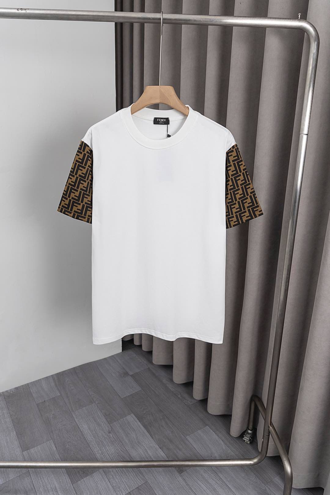フェンディ 半袖Tシャツ FFロゴ メンズ レディース A30700