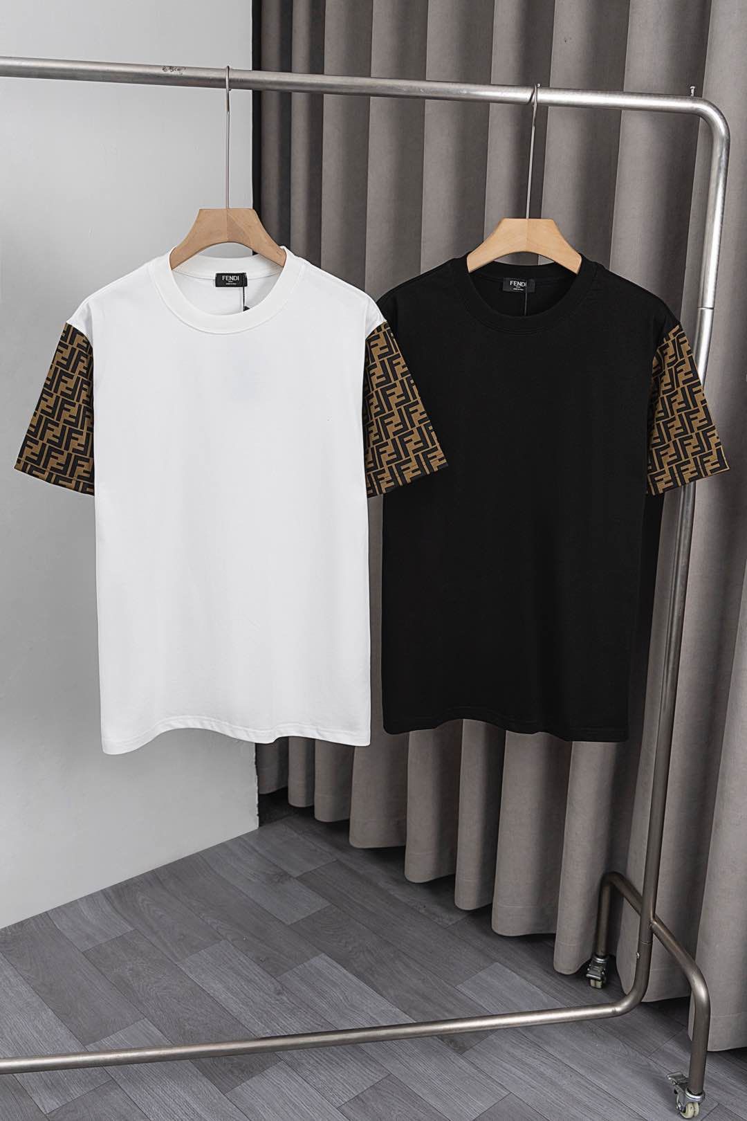 フェンディ 半袖Tシャツ FFロゴ メンズ レディース A30700