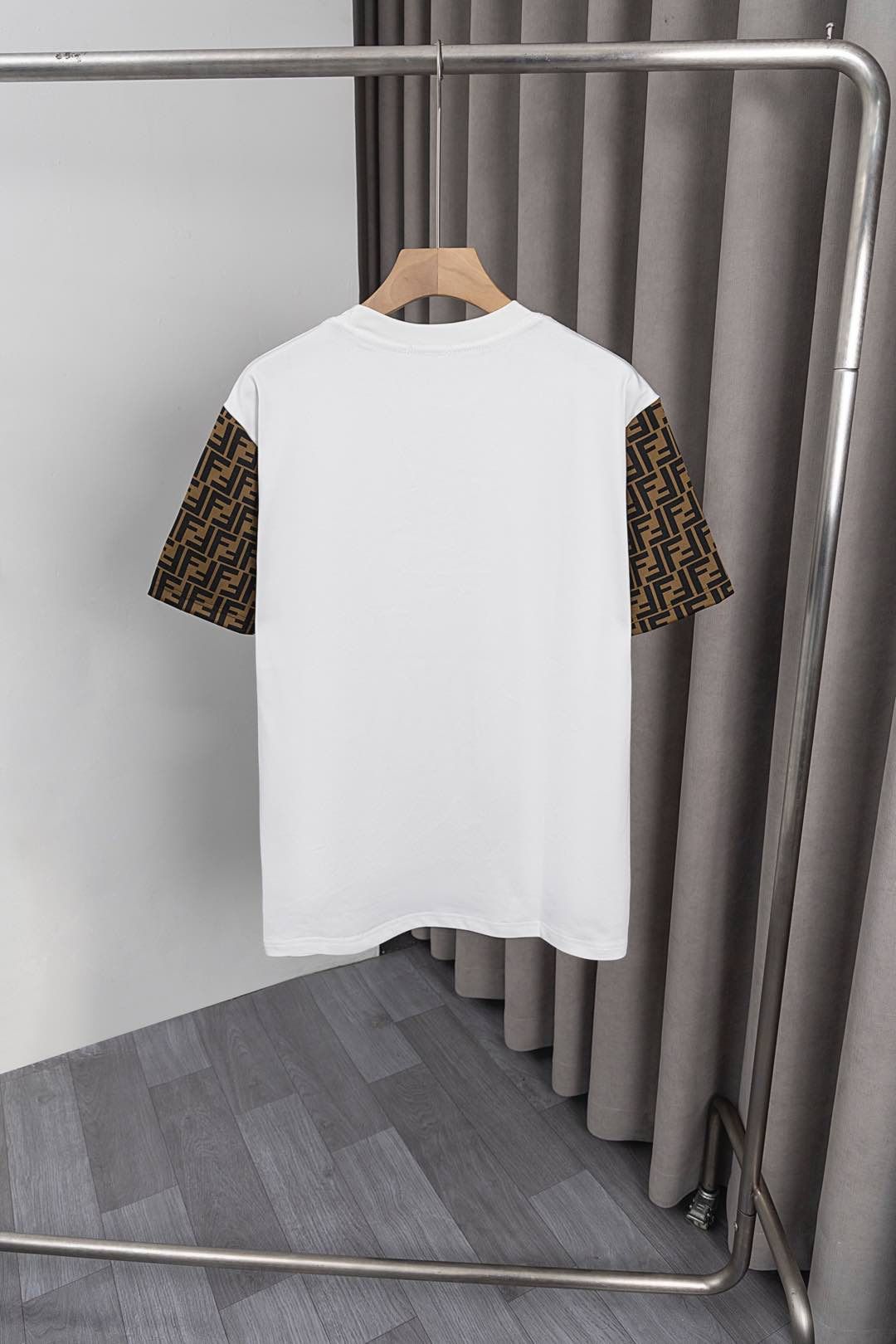 フェンディ 半袖Tシャツ FFロゴ メンズ レディース A30700