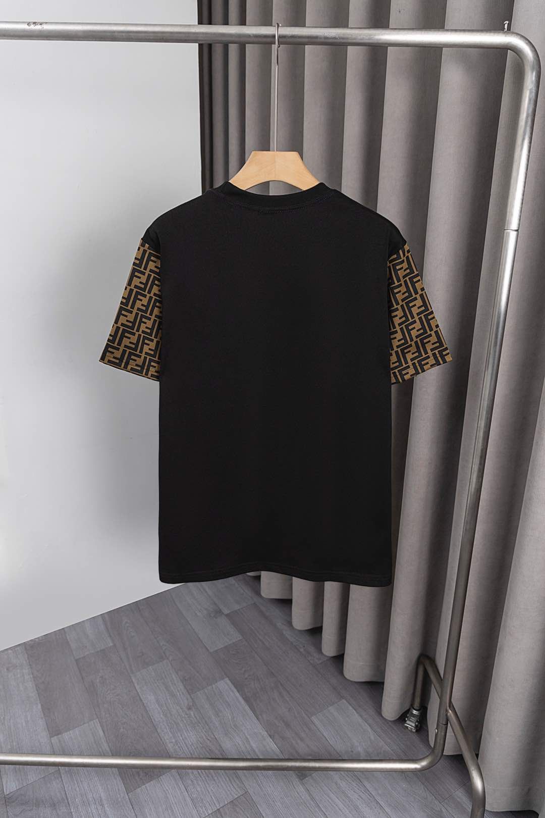 フェンディ 半袖Tシャツ FFロゴ メンズ レディース A30700