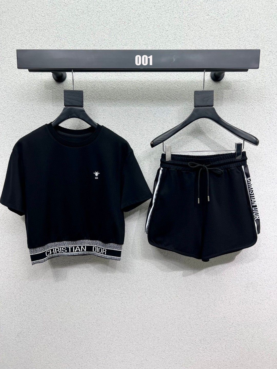 ディオール 上下セット 半袖Tシャツ ショットパンツ カジュアル A30698