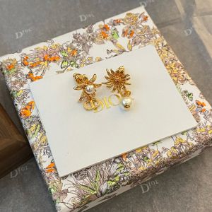 ディオール ピアス ひまわり 真鍮にスチールの刻印入り A30701