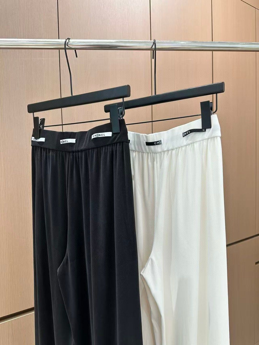 シャネル 上下セット 刺繍入り半袖トップスゴムウエストパンツ オシャレ A30712