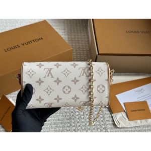 ルイヴィトン pochette camille ショルダーバッグ ミニバッグ 可愛い A30739
