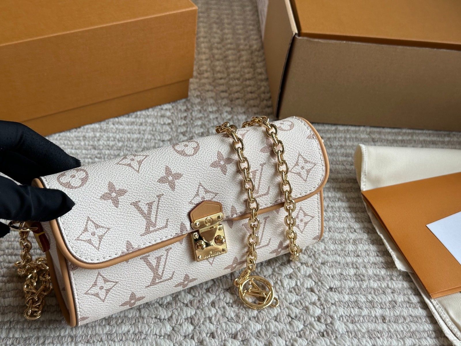 ルイヴィトン pochette camille ショルダーバッグ ミニバッグ 可愛い A30739