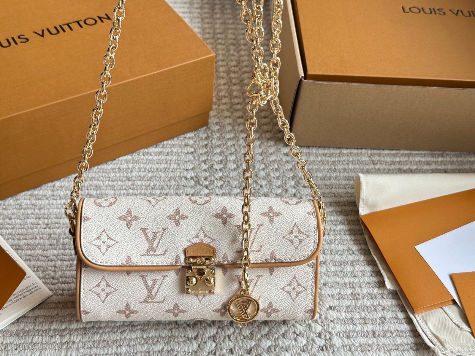 ルイヴィトン pochette camille ショルダーバッグ ミニバッグ 可愛い A30739