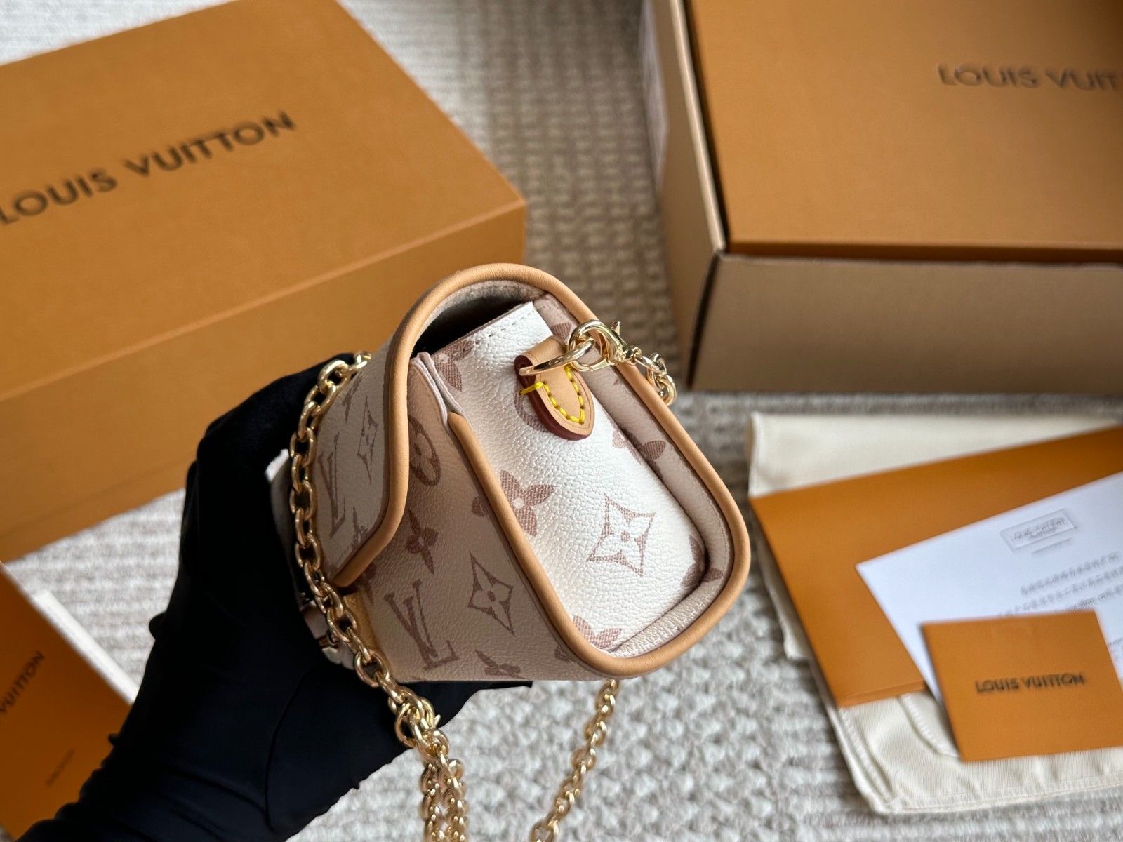 ルイヴィトン pochette camille ショルダーバッグ ミニバッグ 可愛い A30739