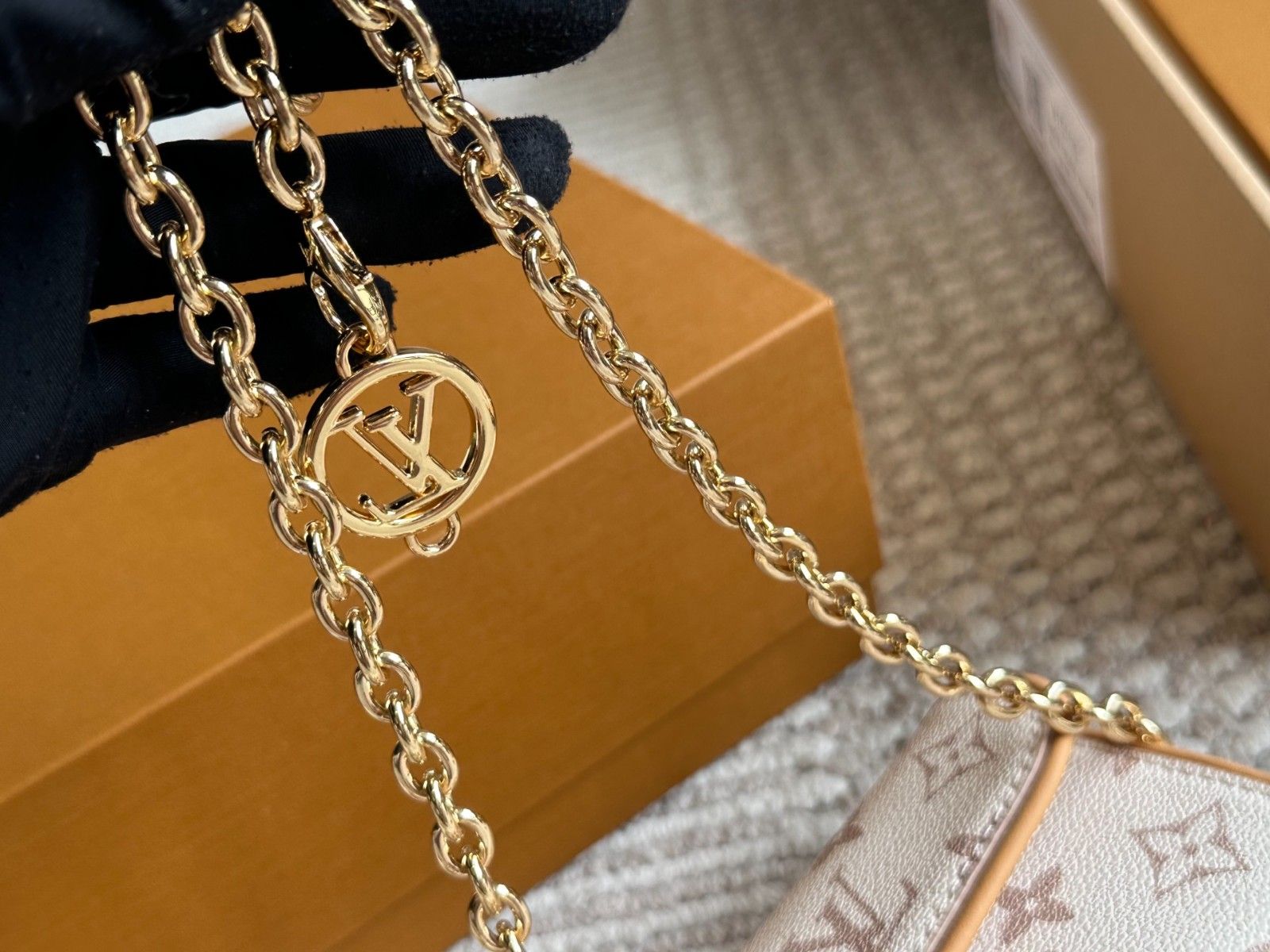 ルイヴィトン pochette camille ショルダーバッグ ミニバッグ 可愛い A30739