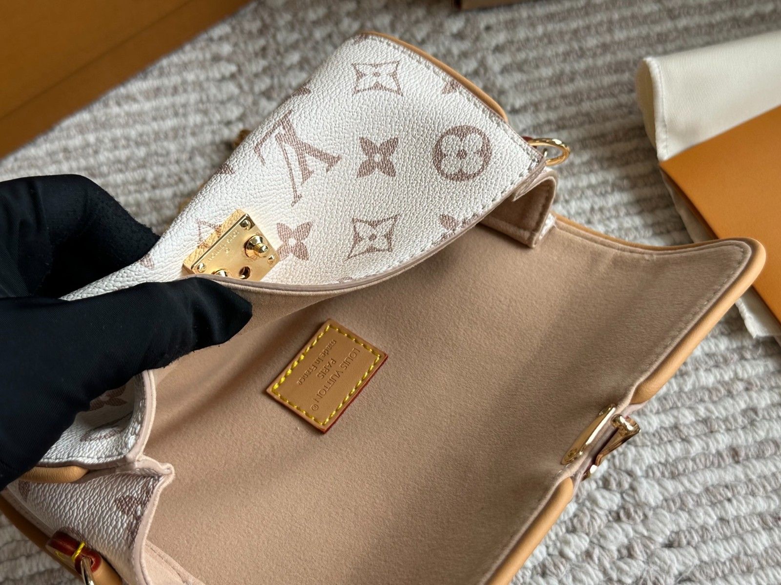 ルイヴィトン pochette camille ショルダーバッグ ミニバッグ 可愛い A30739