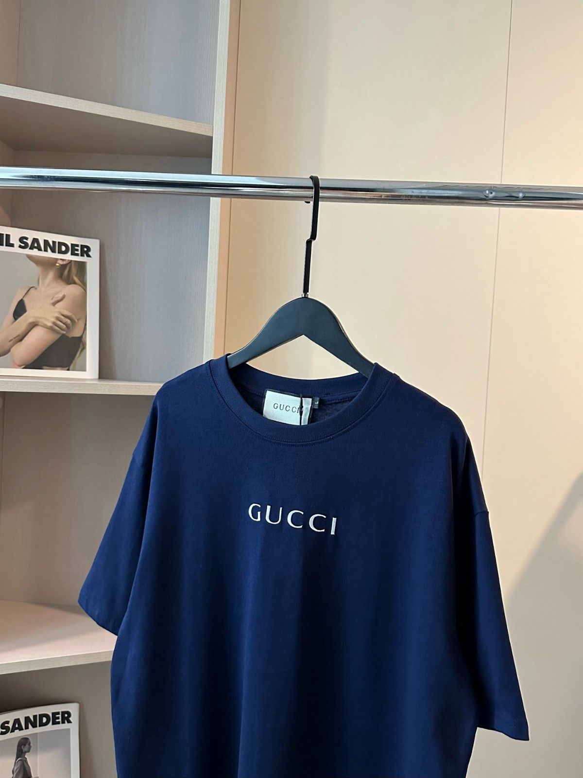 グッチ 半袖tシャツ 刺繍ロゴ 高級感 ネービー A30733