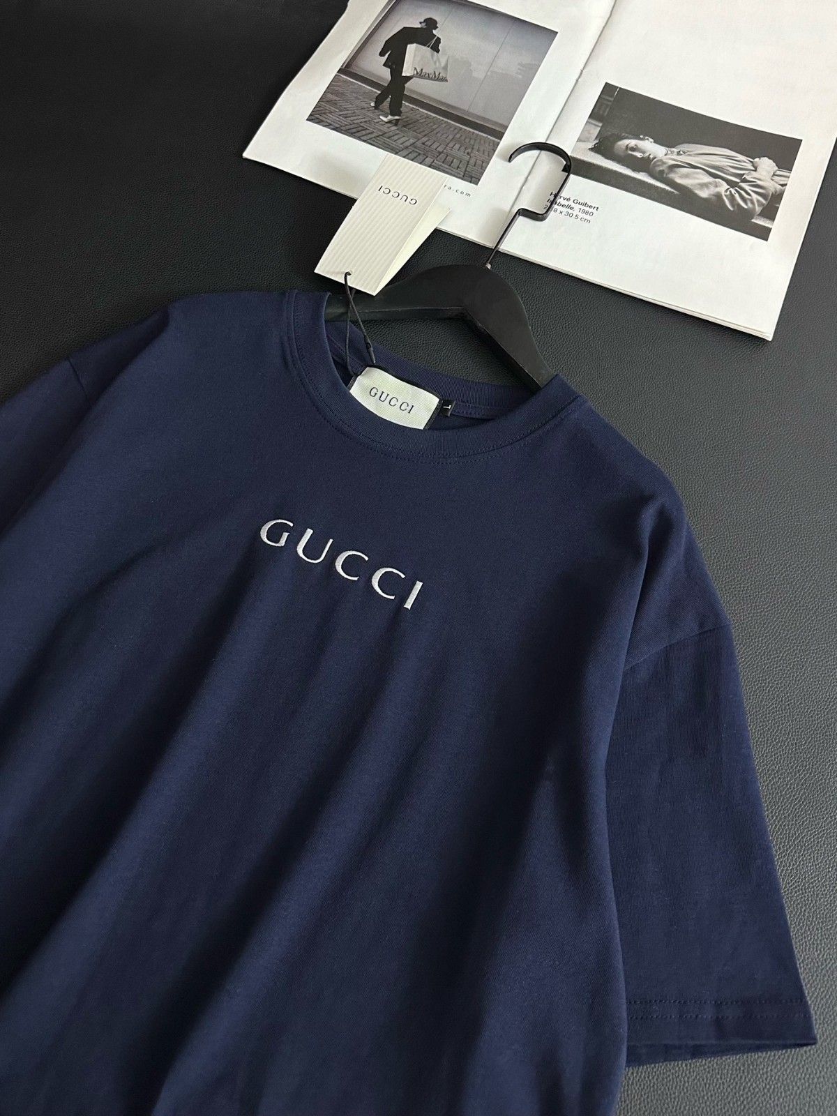 グッチ 半袖tシャツ 刺繍ロゴ 高級感 ネービー A30733