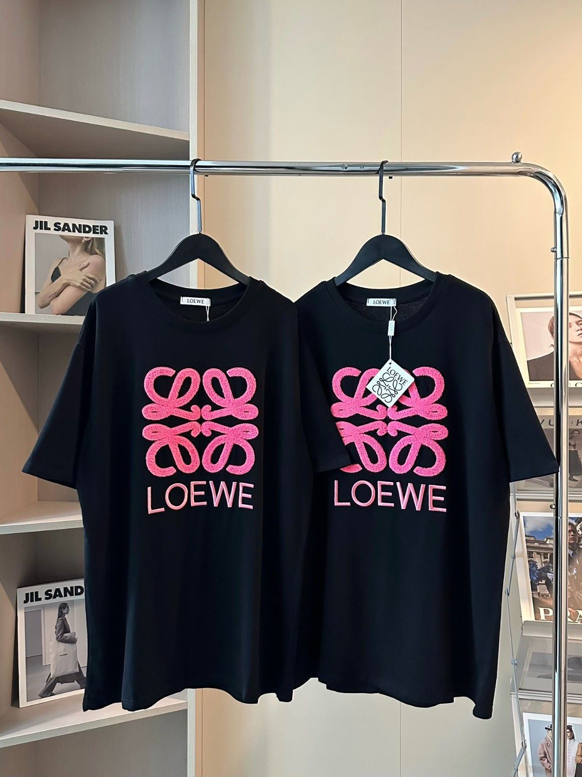 ロエベ 半袖Tシャツ ピンク文字 刺繍 可愛い A30730