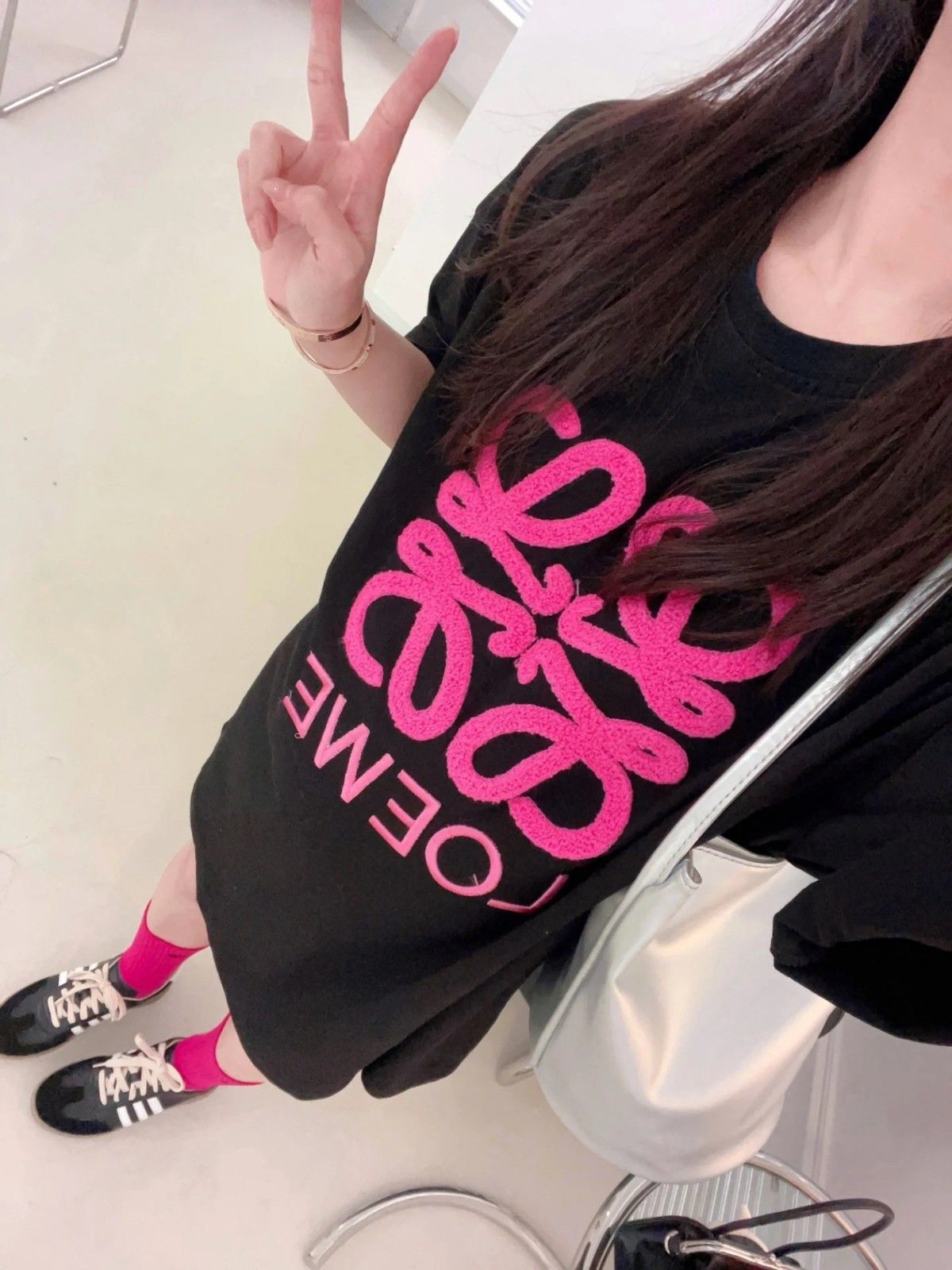 ロエベ 半袖Tシャツ ピンク文字 刺繍 可愛い A30730