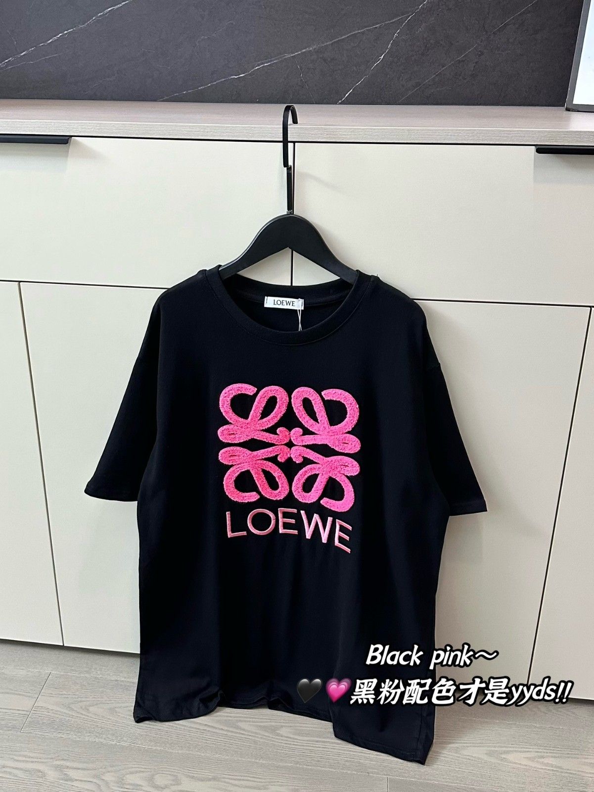 ロエベ 半袖Tシャツ ピンク文字 刺繍 可愛い A30730
