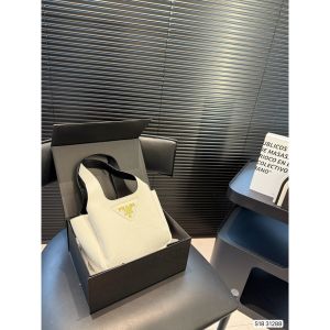 プラダ バスケットバッグ 可愛い ミニバッグ ハンドバッグ A30744