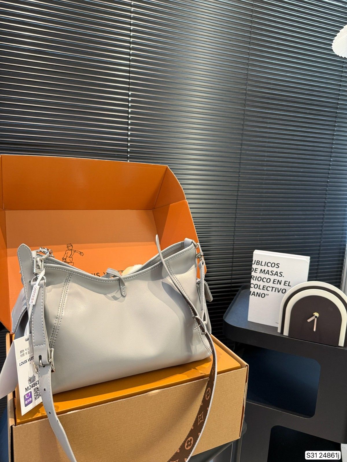 ルイヴィトン Carryall ショルダーバッグ レザー A30743