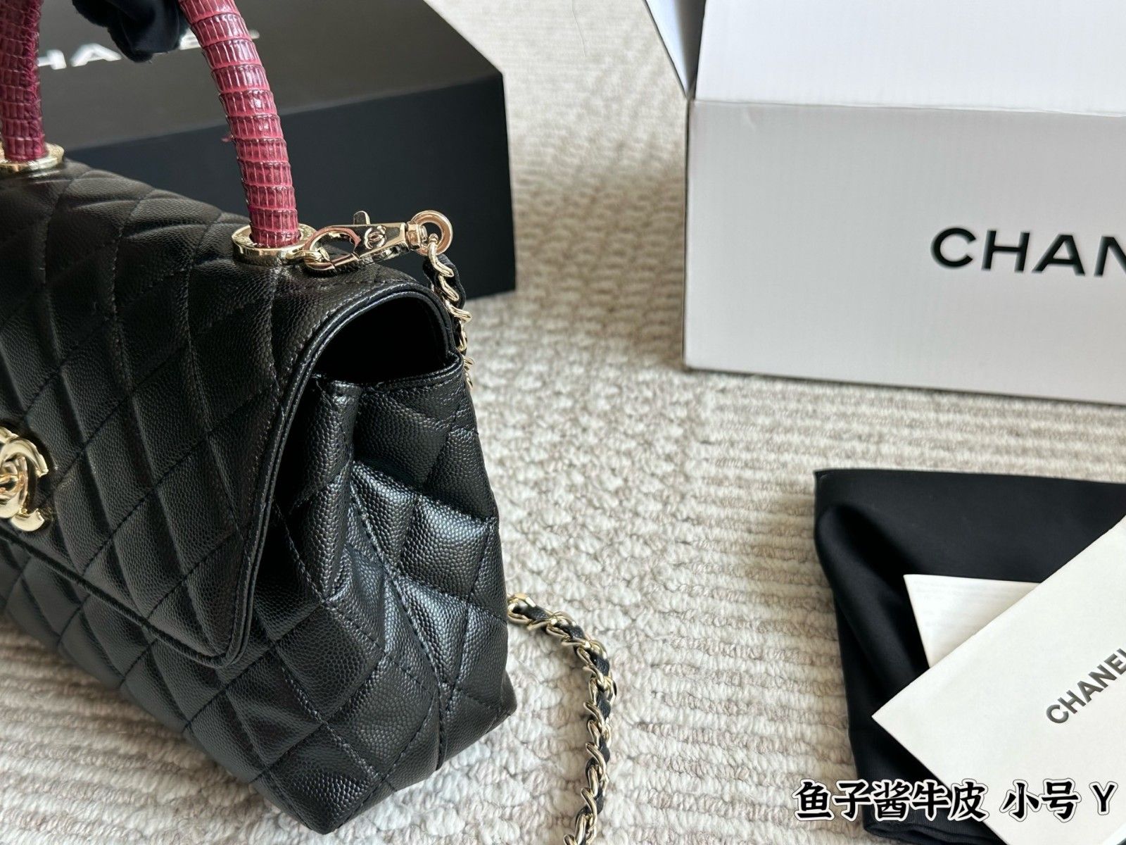 シャネル ハンドバッグ ショルダーバッグ レザー 高級感 A30750