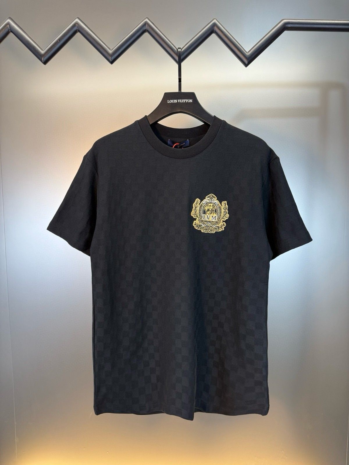 ルイヴィトン 半袖Tシャツ バッジジャカード 高品質 A30756