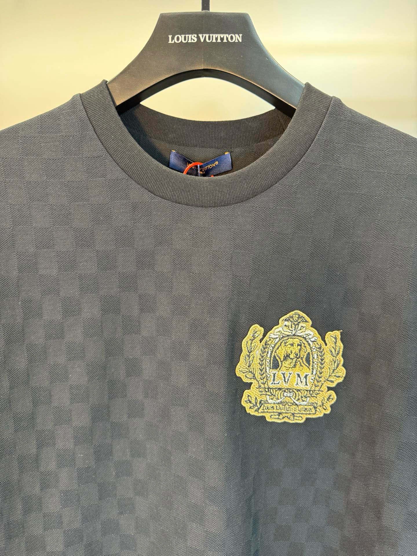 ルイヴィトン 半袖Tシャツ バッジジャカード 高品質 A30756