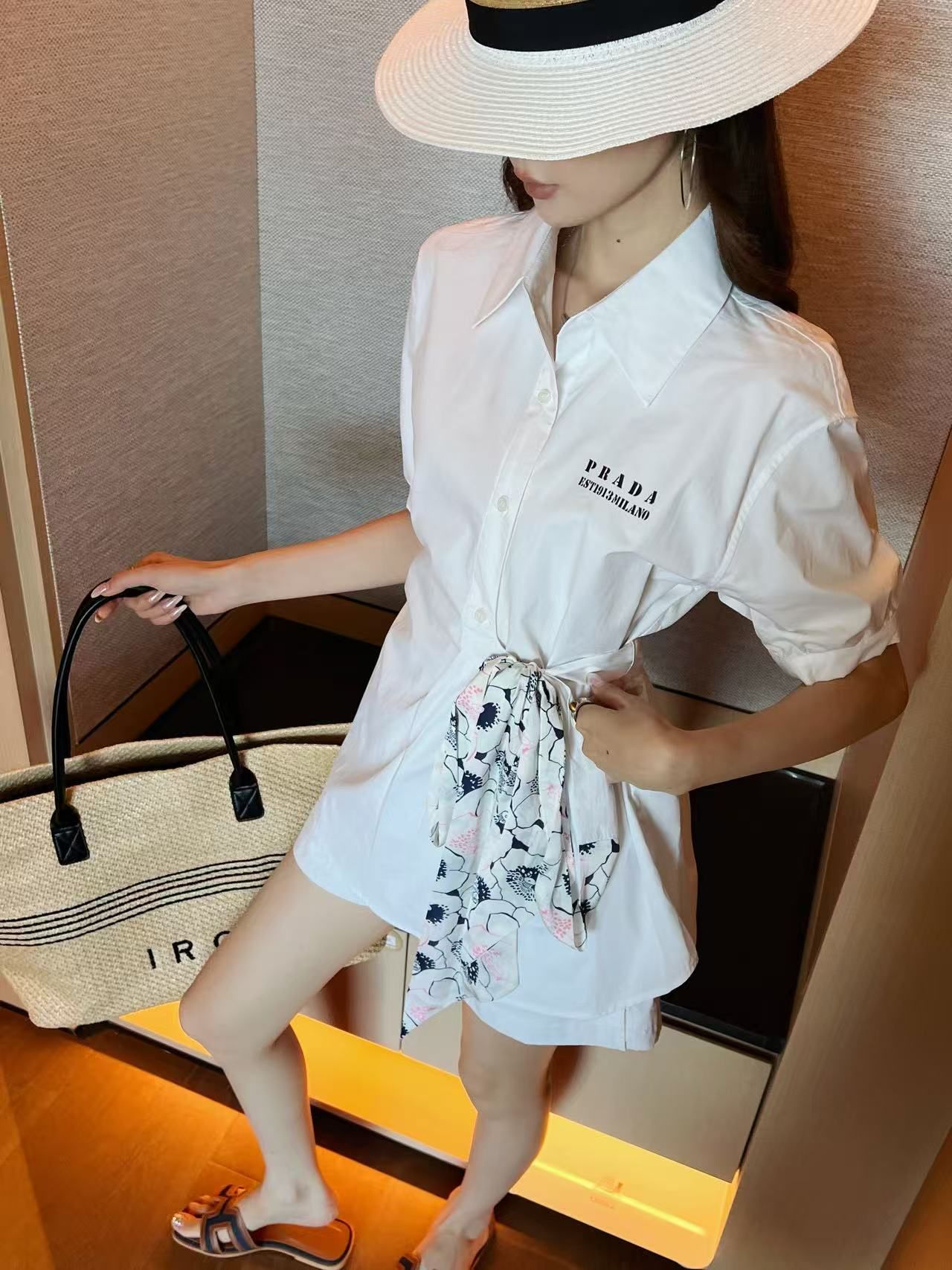 プラダ セットアップ 半袖シャツ 可愛い レディース向け A30753