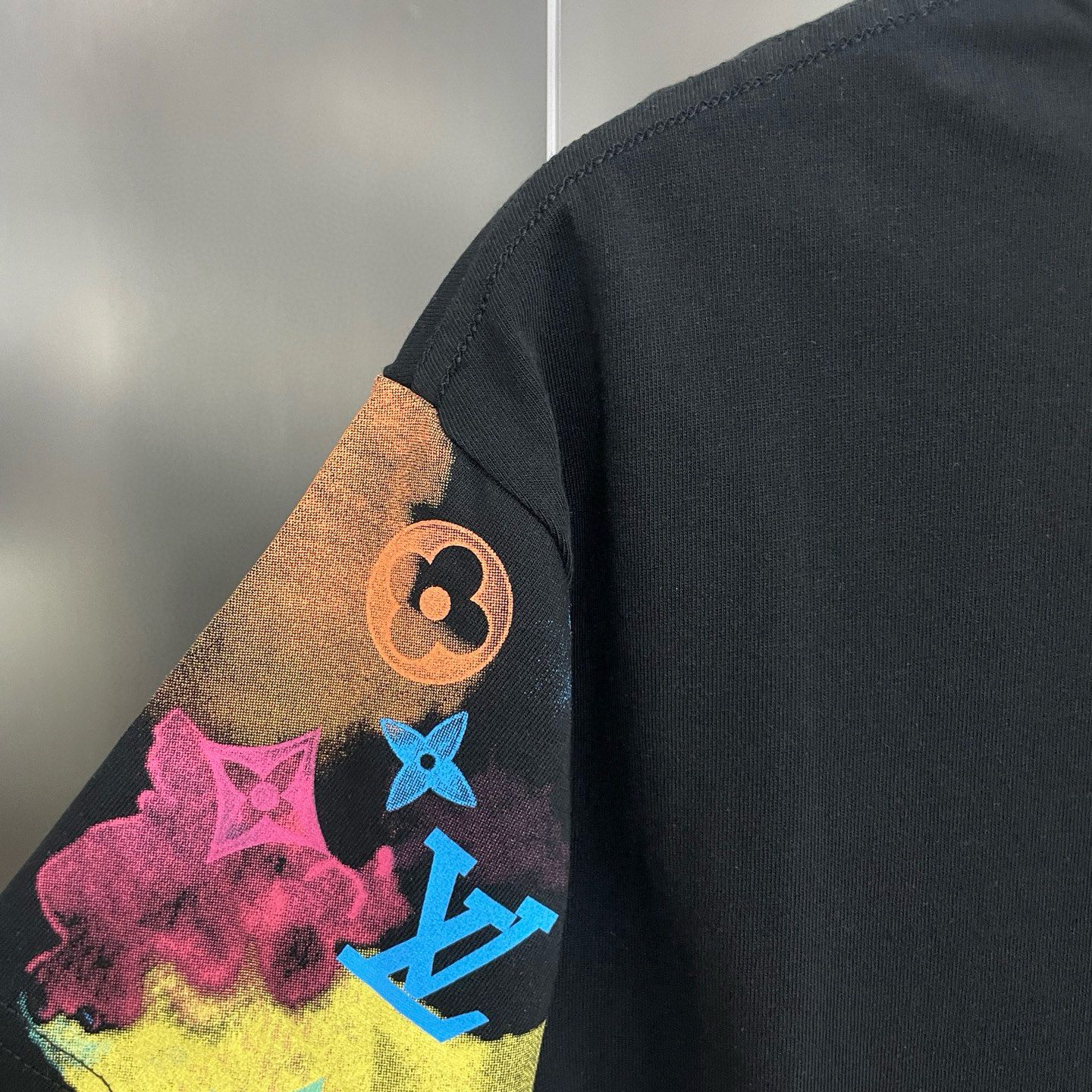ルイヴィトン 半袖Tシャツ プリント 高品質 コットン A30769