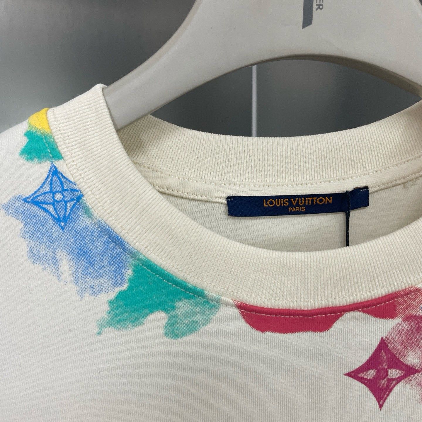 ルイヴィトン 半袖Tシャツ プリント 高品質 コットン A30769