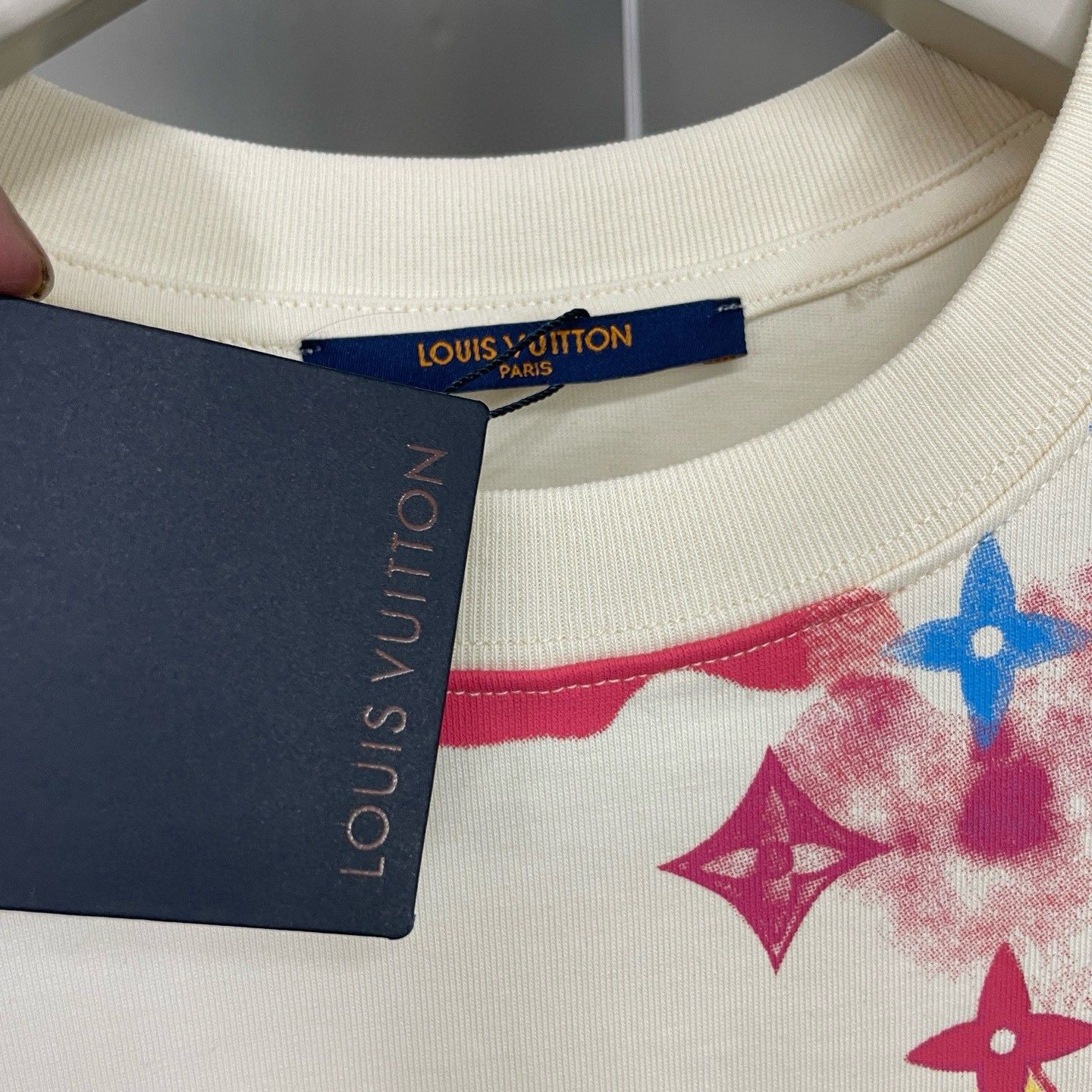 ルイヴィトン 半袖Tシャツ プリント 高品質 コットン A30769