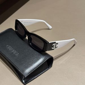 シャネル サングラス ブラック＋ホワイト オシャレ A30767