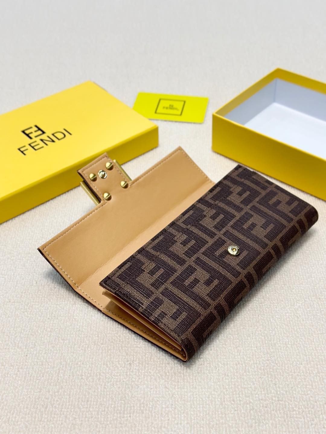 フェンディ 長財布 ウォレット レザー A30765