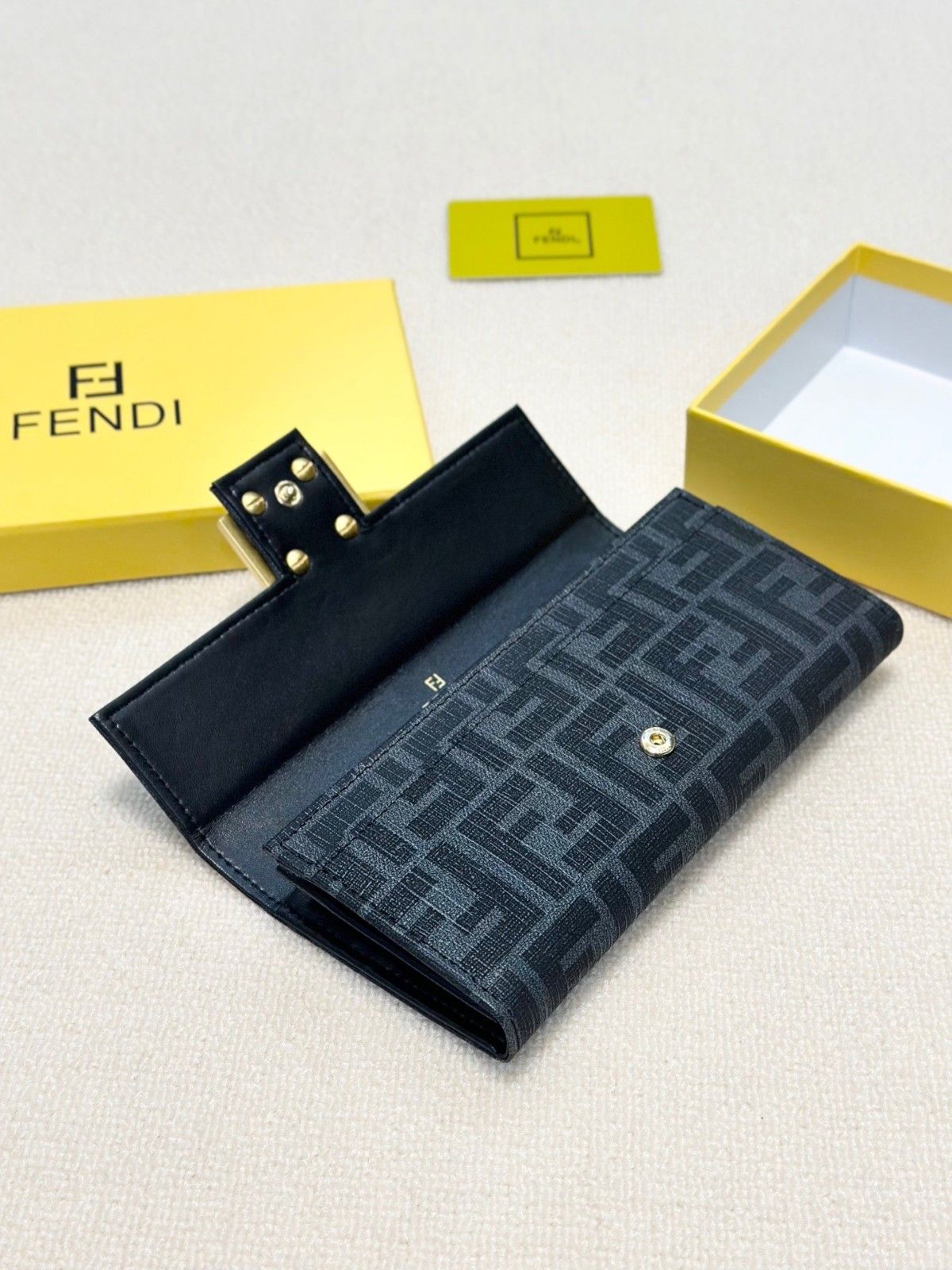 フェンディ 長財布 ウォレット レザー A30765