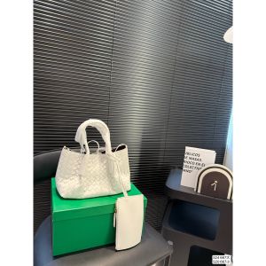 ボッテガ ヴェネタ 編み込みトートバッグ 高級感 レザー A30792
