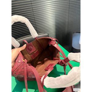 ボッテガ ヴェネタ 編み込みトートバッグ 高級感 レザー A30792
