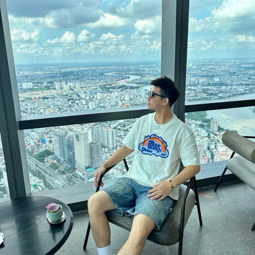 ルイヴィトン 半袖tシャツ プリント コットン A30820