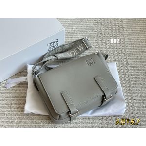 ロエベ メッセンジャーバッグ ショルダーバッグ メンズ向け Military A30824
