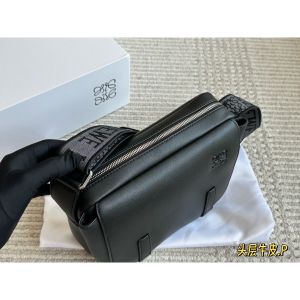 ロエベ メッセンジャーバッグ ショルダーバッグ メンズ向け Military A30824
