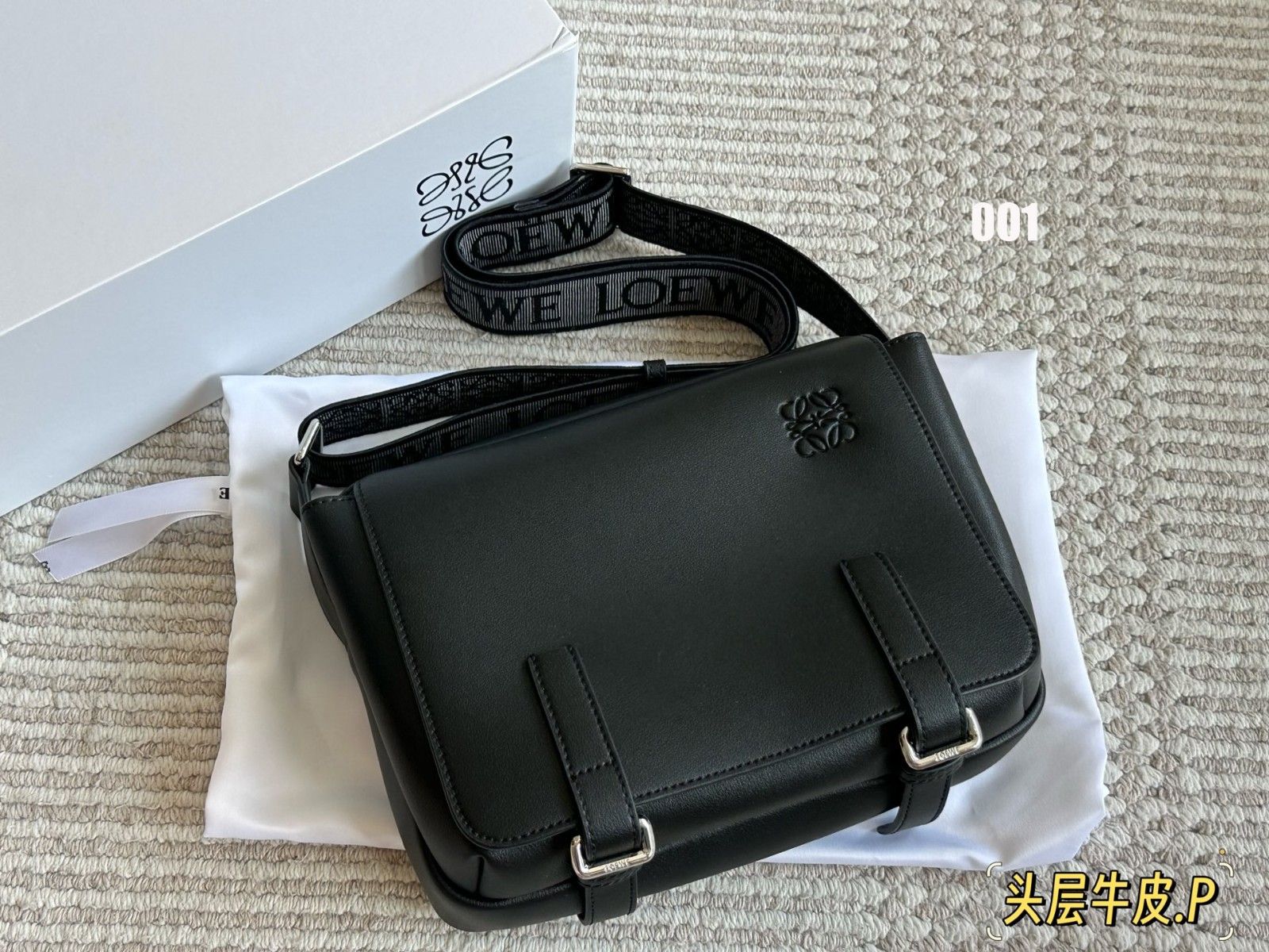 ロエベ メッセンジャーバッグ ショルダーバッグ メンズ向け Military A30824