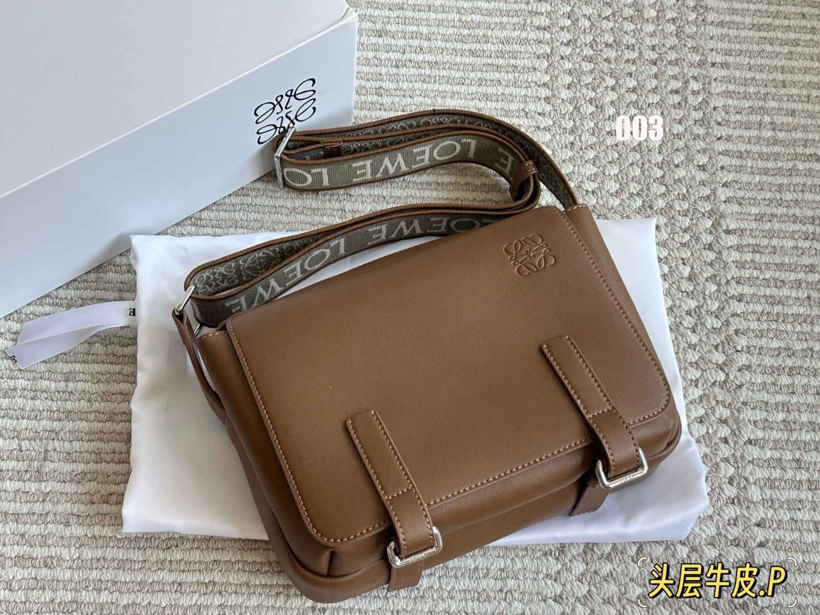 ロエベ メッセンジャーバッグ ショルダーバッグ メンズ向け Military A30824