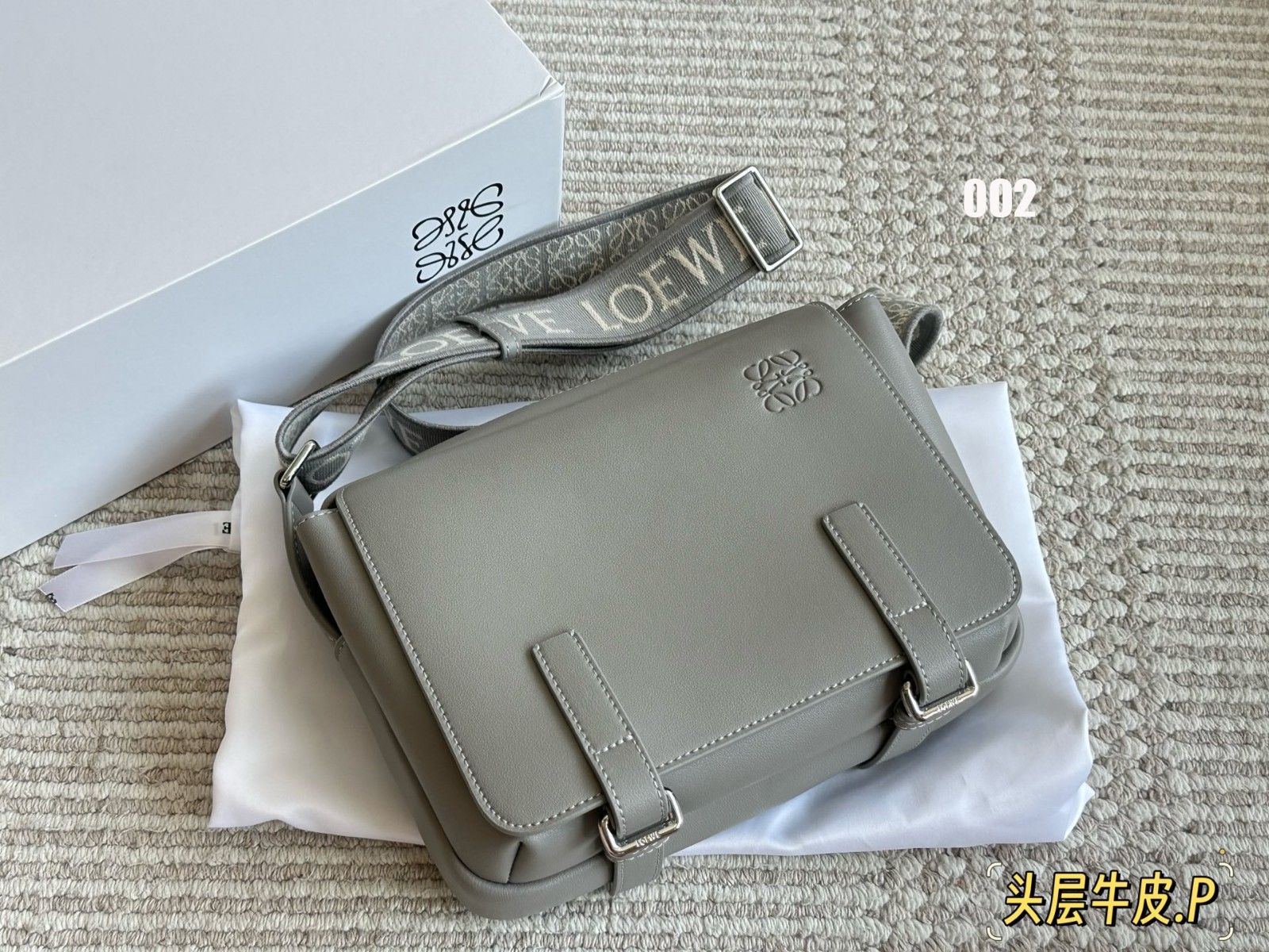 ロエベ メッセンジャーバッグ ショルダーバッグ メンズ向け Military A30824