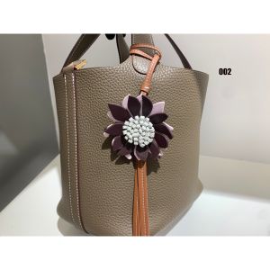 ミュウミュウ チャーム レザー バッグにつけるアクセサリー 可愛い ストラップ バッグアクセサリー 携帯ストラップ A30856