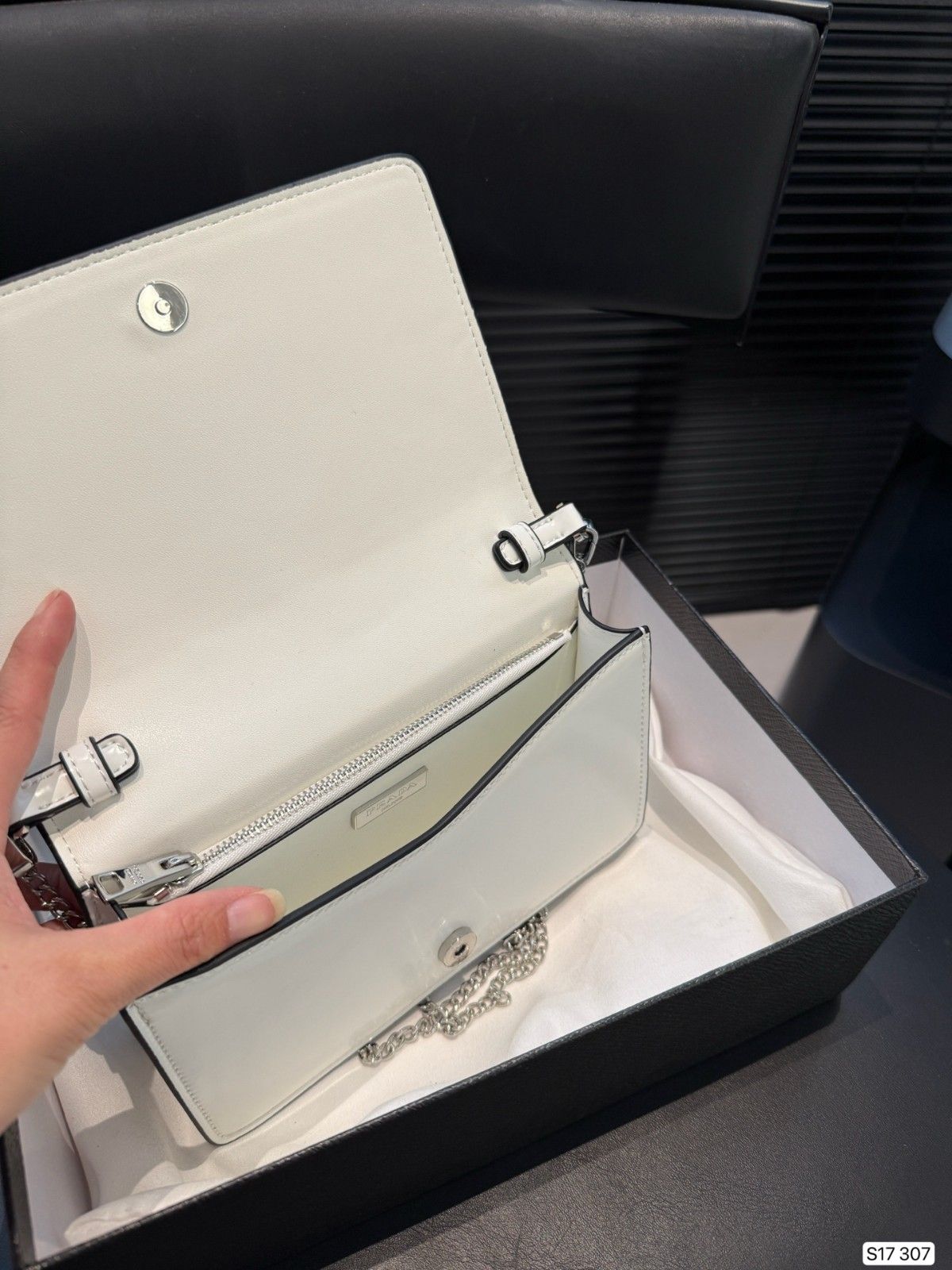 プラダ PRADA-Soft Calf ショルダーバッグ チェーンバッグ A30871